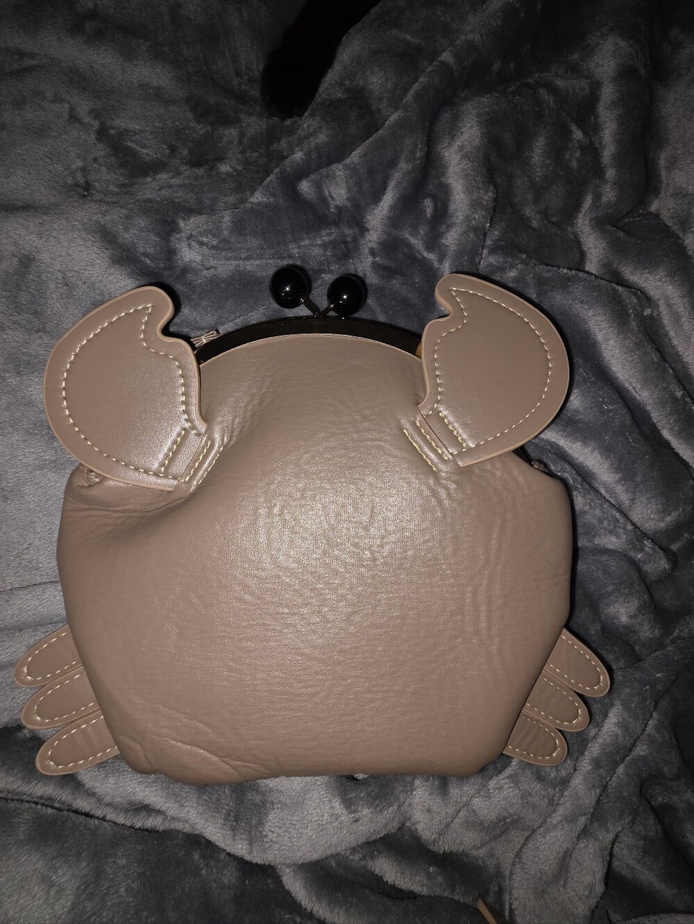 NWOT Crab-Shaped Purse With Crossbody in Taupe